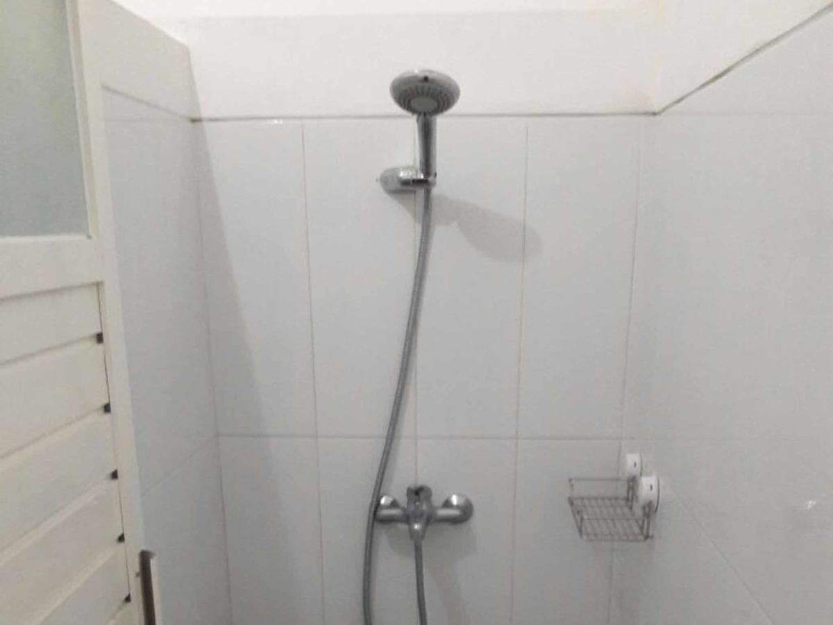 Huize Jon Hostel Malang Kültér fotó